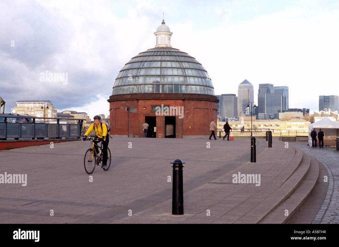 Entrance to the thames hires stock photography and images Alamy