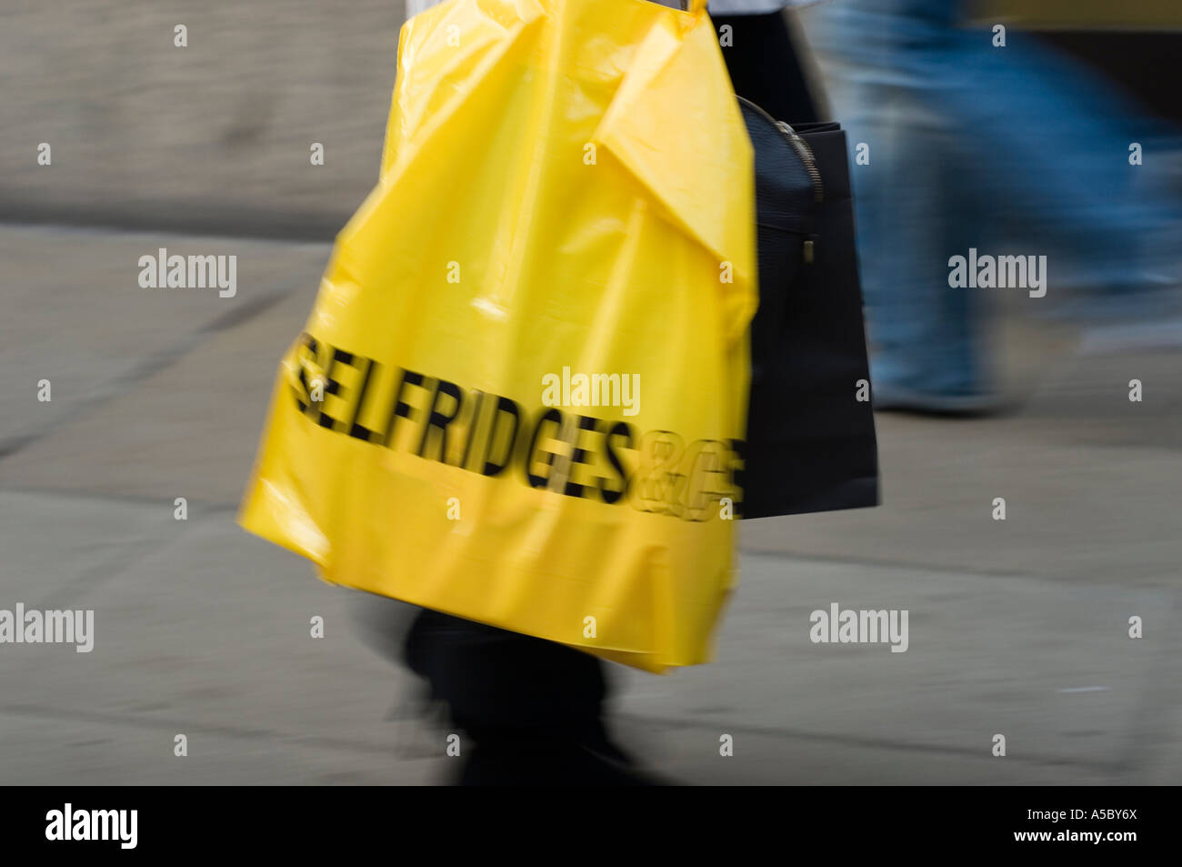 Selfridges yellow bag hi-res stock photography and images - Alamy