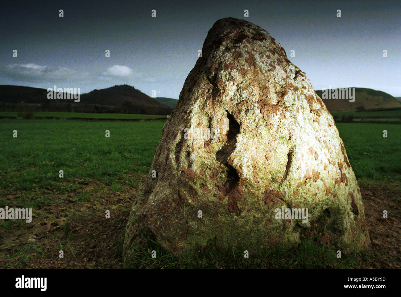STANDING STONE ON A LEY LINE AT NEW RADNOR POWYS WALES PHOTO BY JOHN ROBERTSON Stock Photo