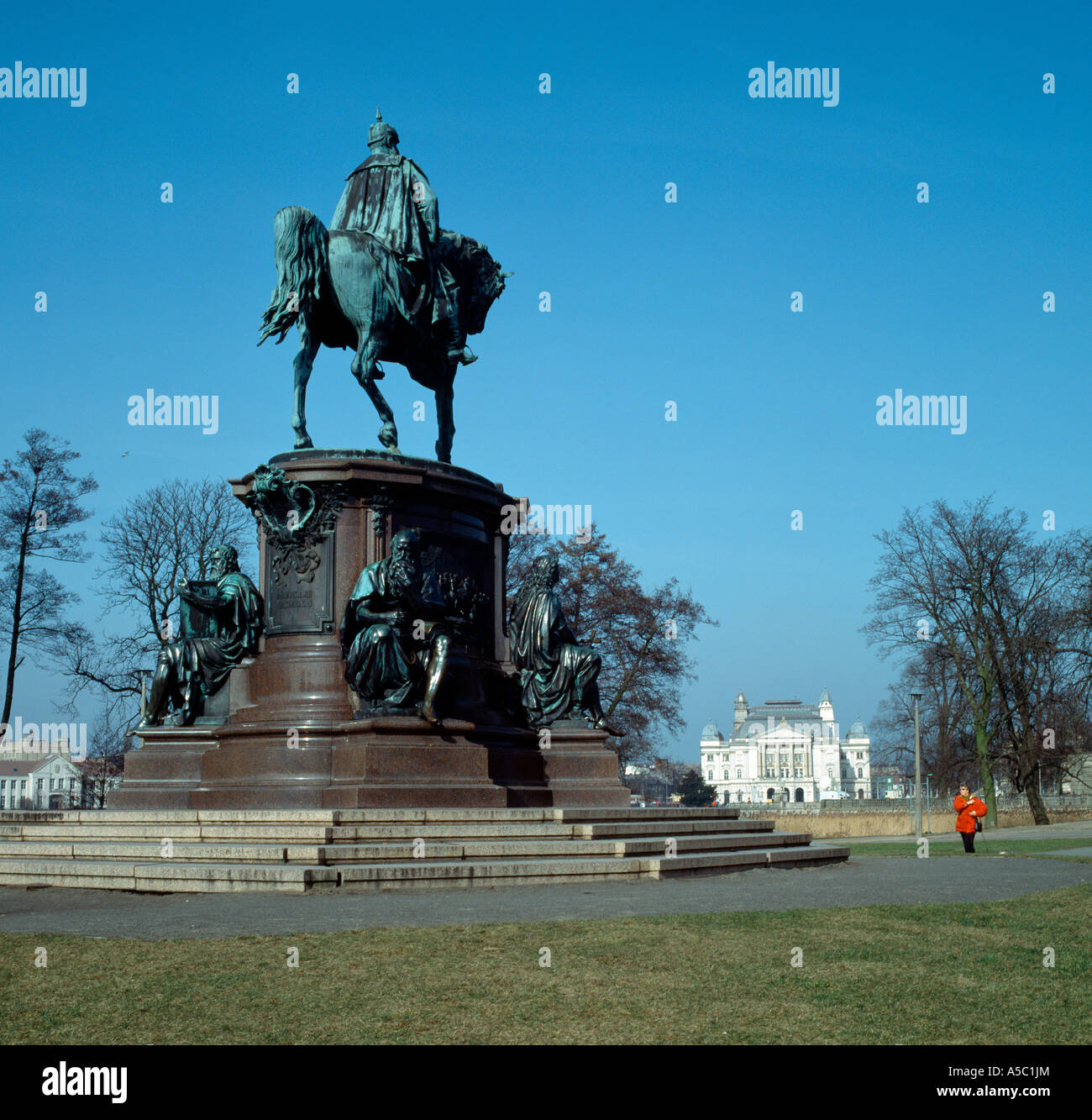 Schwerin, Reiterstandbild, Großherzog Friedrich Franz II. am Schloß, im Hintergrund das Theater, 1893 Stock Photo