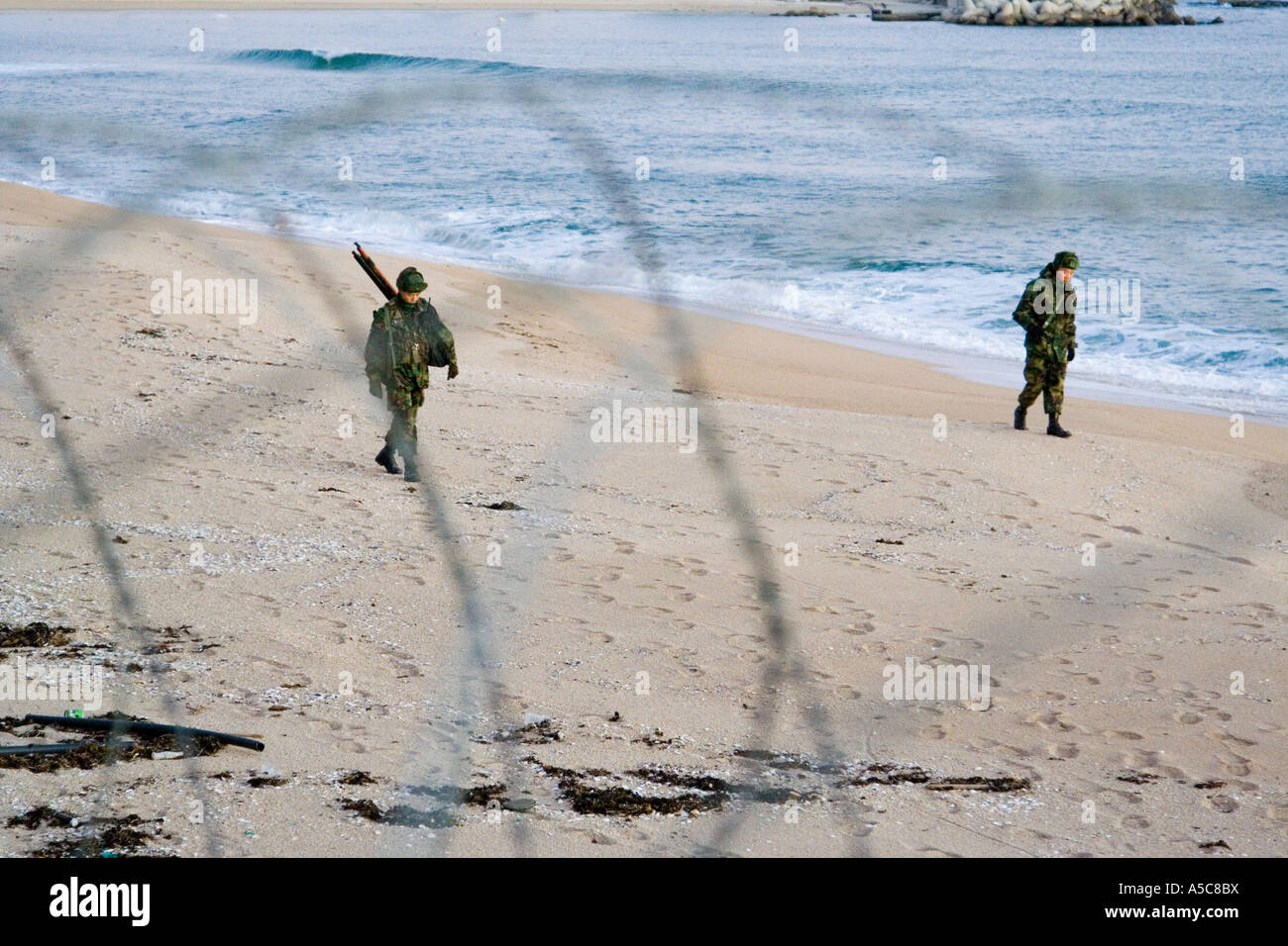 North korean soldiers marching hi-res stock photography and images - Alamy