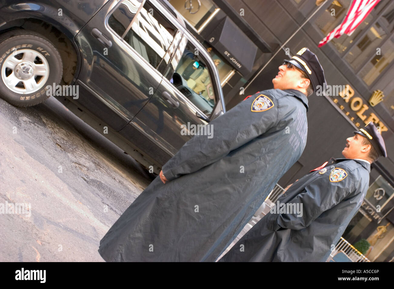 Close up police officer new york hi-res stock photography and images ...