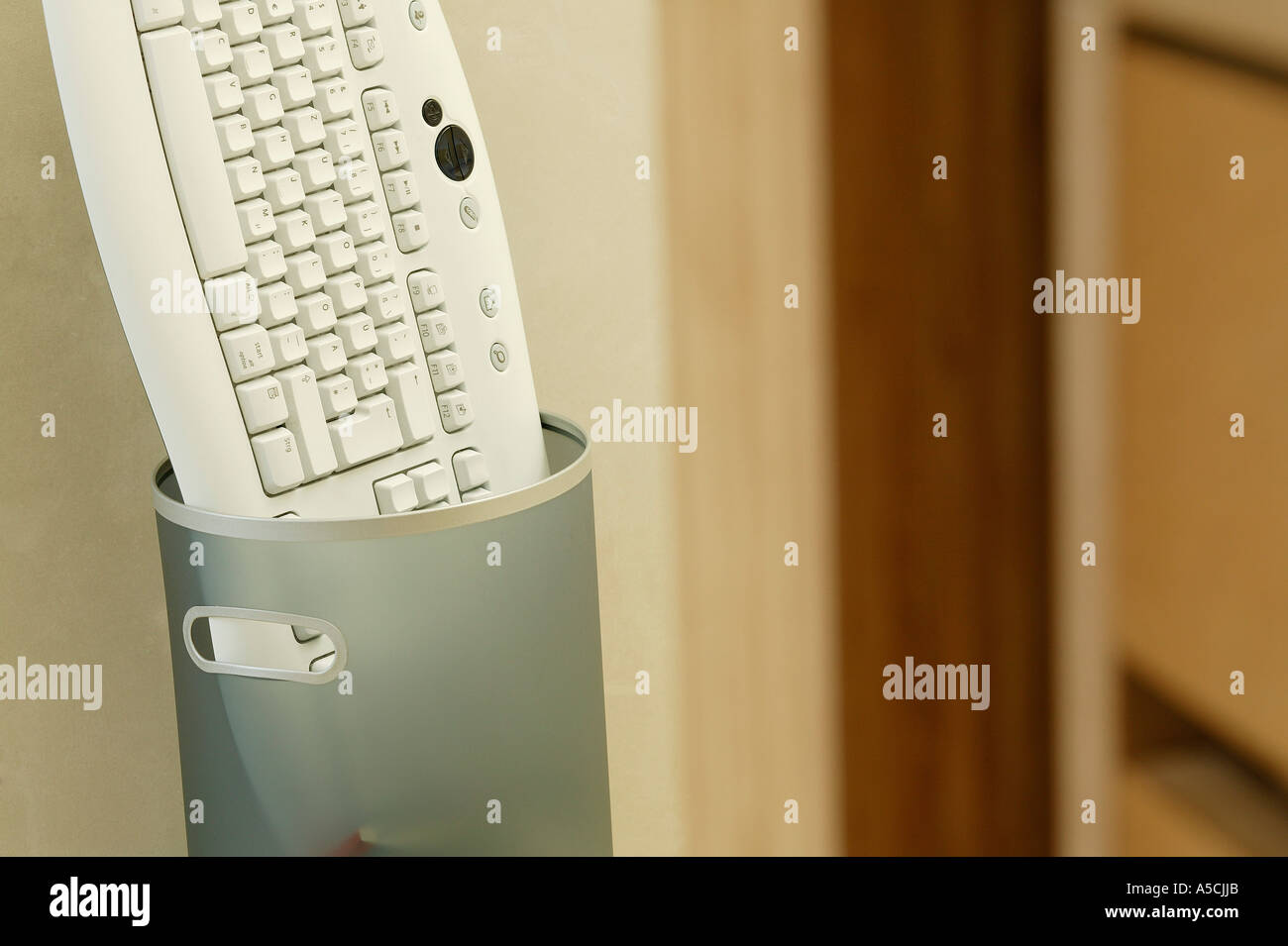 Keyboard thrown into dustbin Stock Photo - Alamy