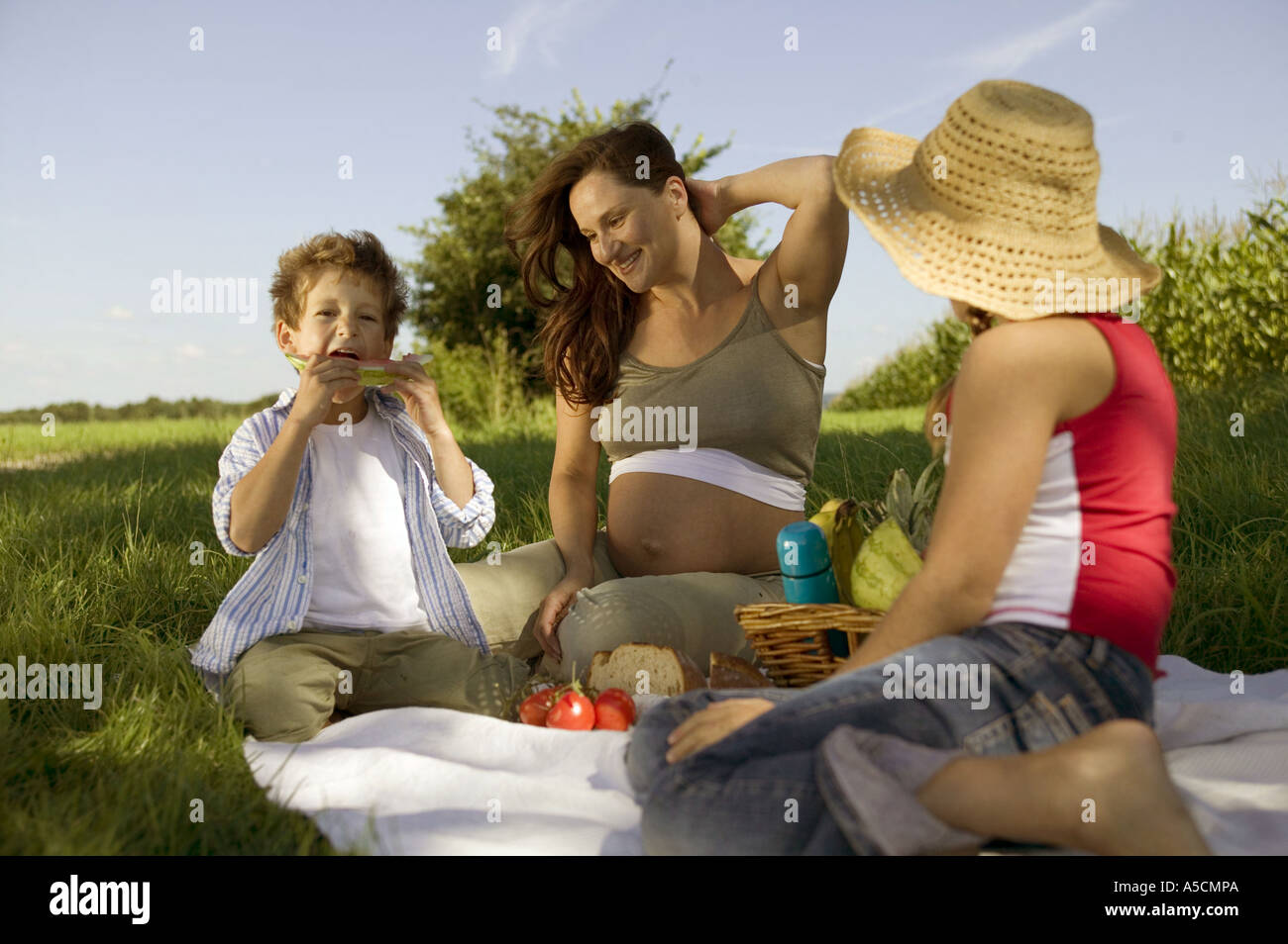 Mother with three daughters picnic hi-res stock photography and images ...