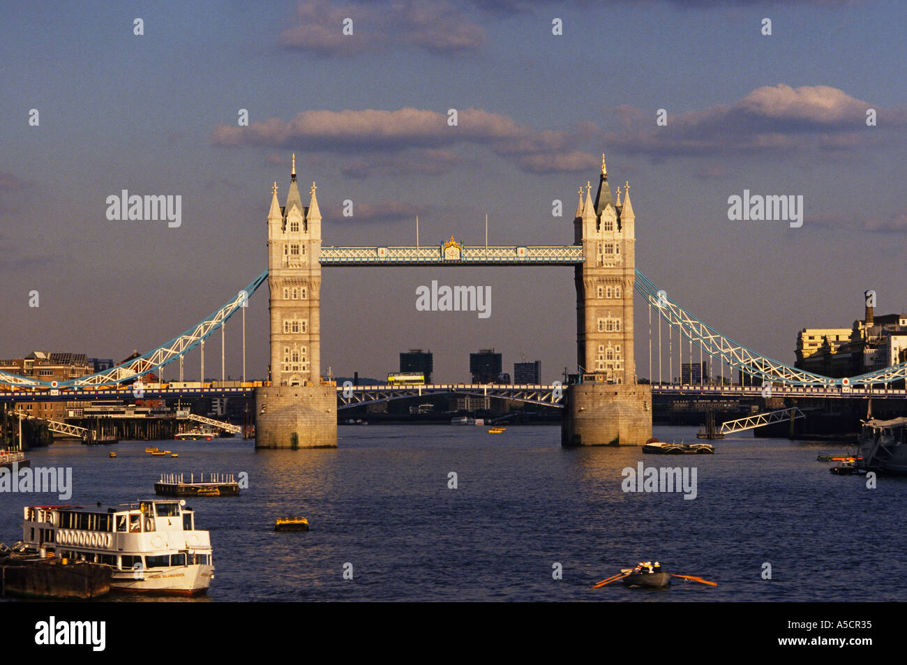 Thames and tower bridge hi-res stock photography and images - Alamy