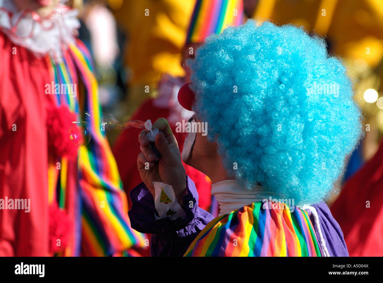 Man wearing a wig hires stock photography and images Alamy