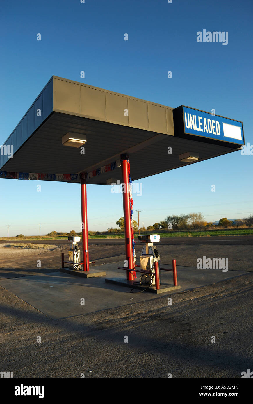 Gas station with no car in the Pecos area, Texas Stock Photo Alamy