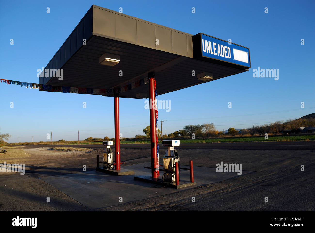 Gas station with no car in the Pecos area, Texas Stock Photo Alamy