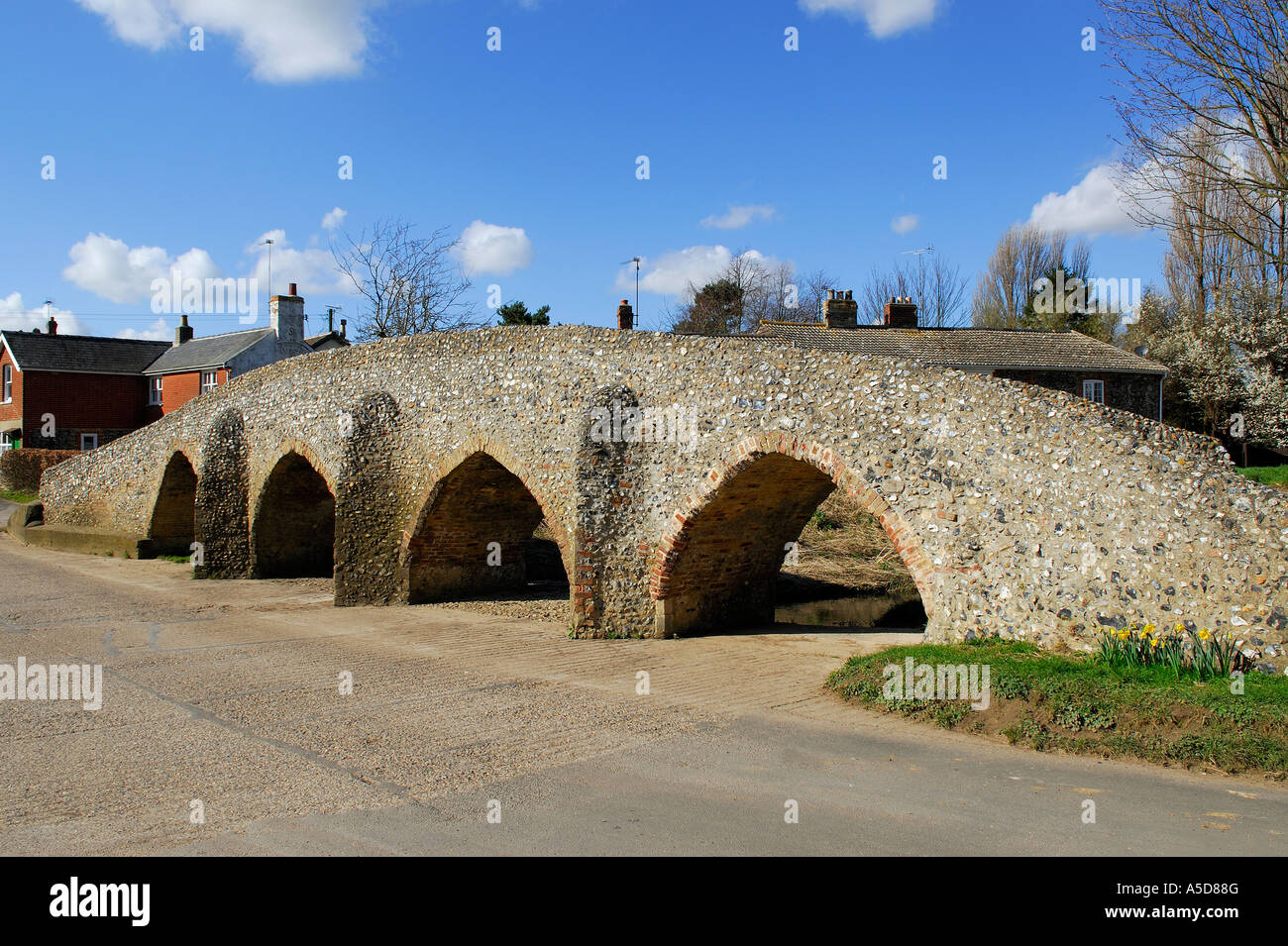 historic packhorse bridge, moulton, suffolk, england Stock Photo Alamy