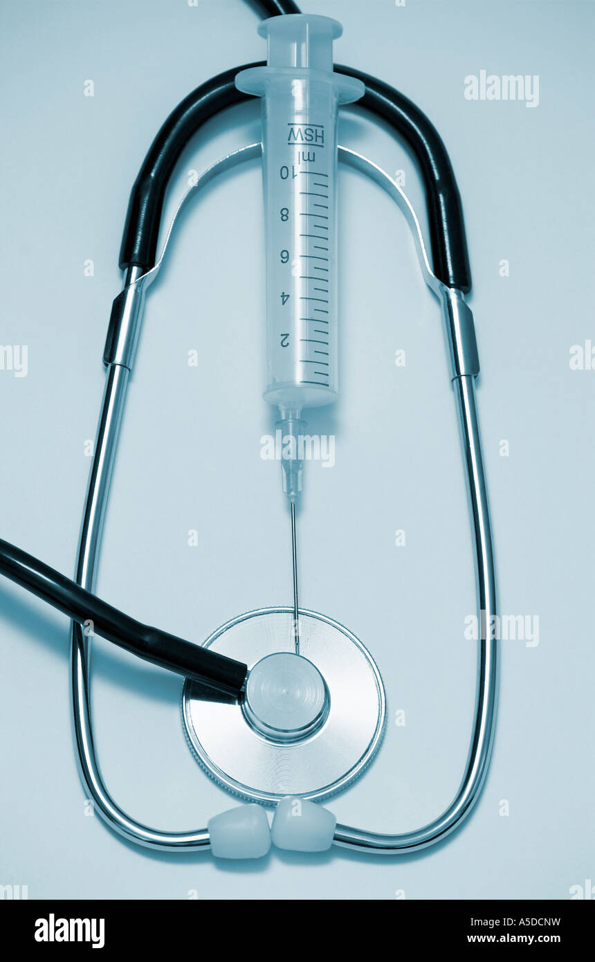 Stethoscope and syringe Stock Photo - Alamy