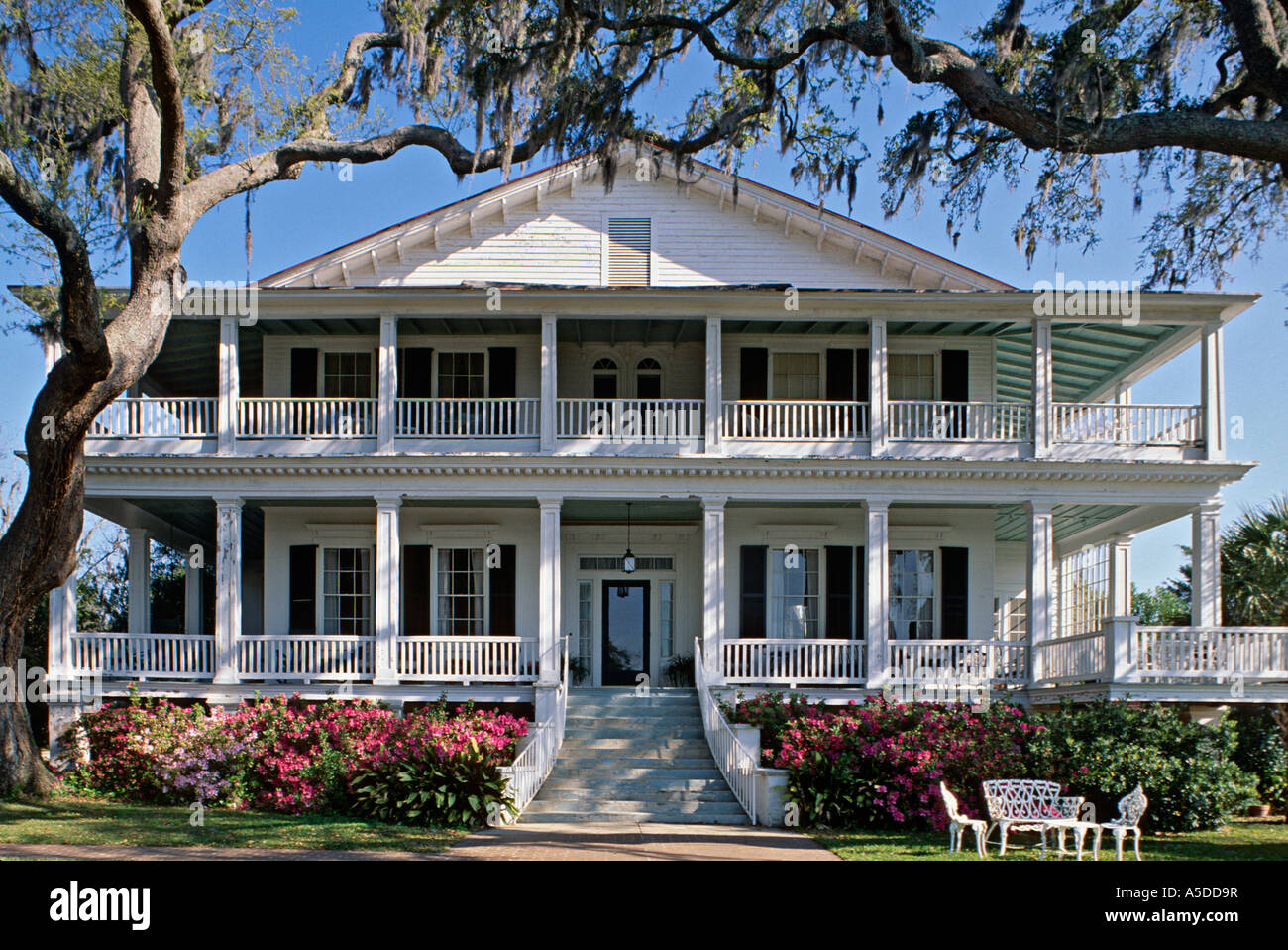 Antebellum home in Beaufort South Carolina USA Famous as the setting of the  movie The Big Chill Stock Photo - Alamy, image size:1300x958