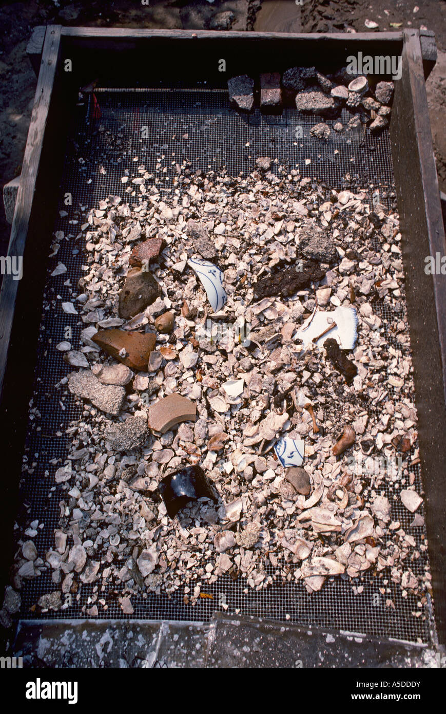 Sifting screen hi-res stock photography and images - Alamy