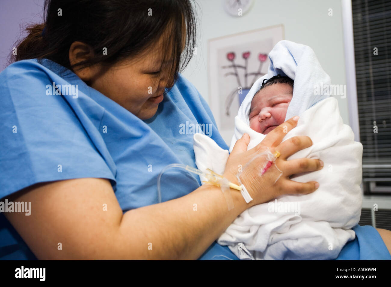 Inuit mother and newborn baby, Northern Quebec, Canada Stock Photo