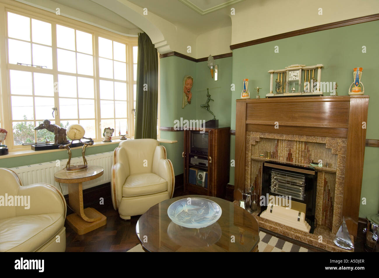 Refurbished Art Deco 1930 S House Interior Lounge Living