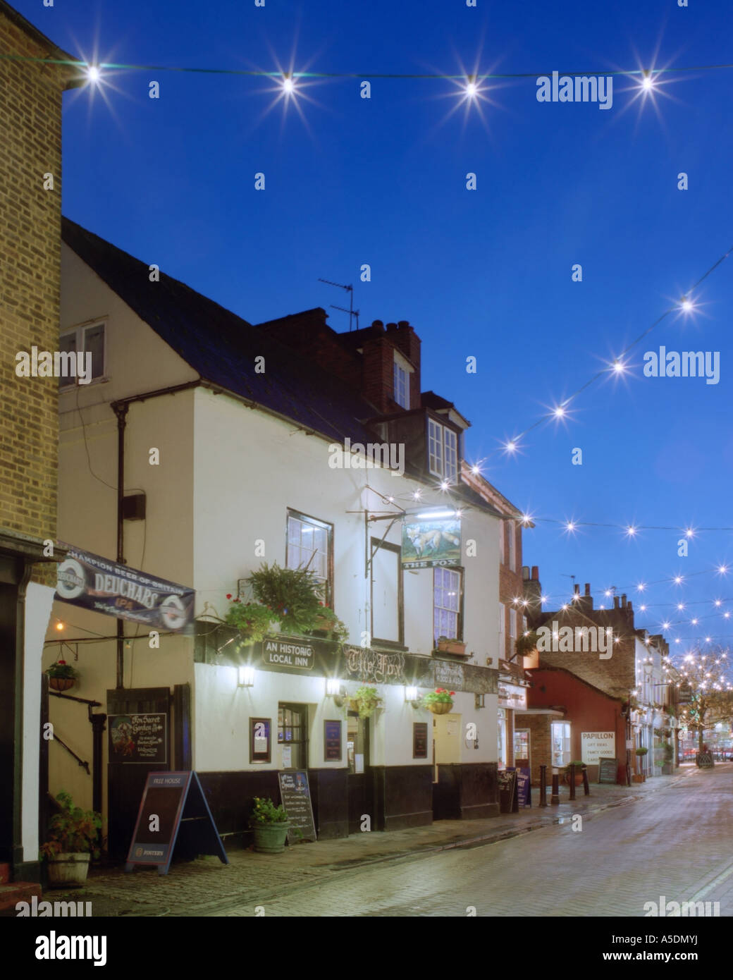 Christmas in Twickenham, at The Fox Public House Stock Photo Alamy