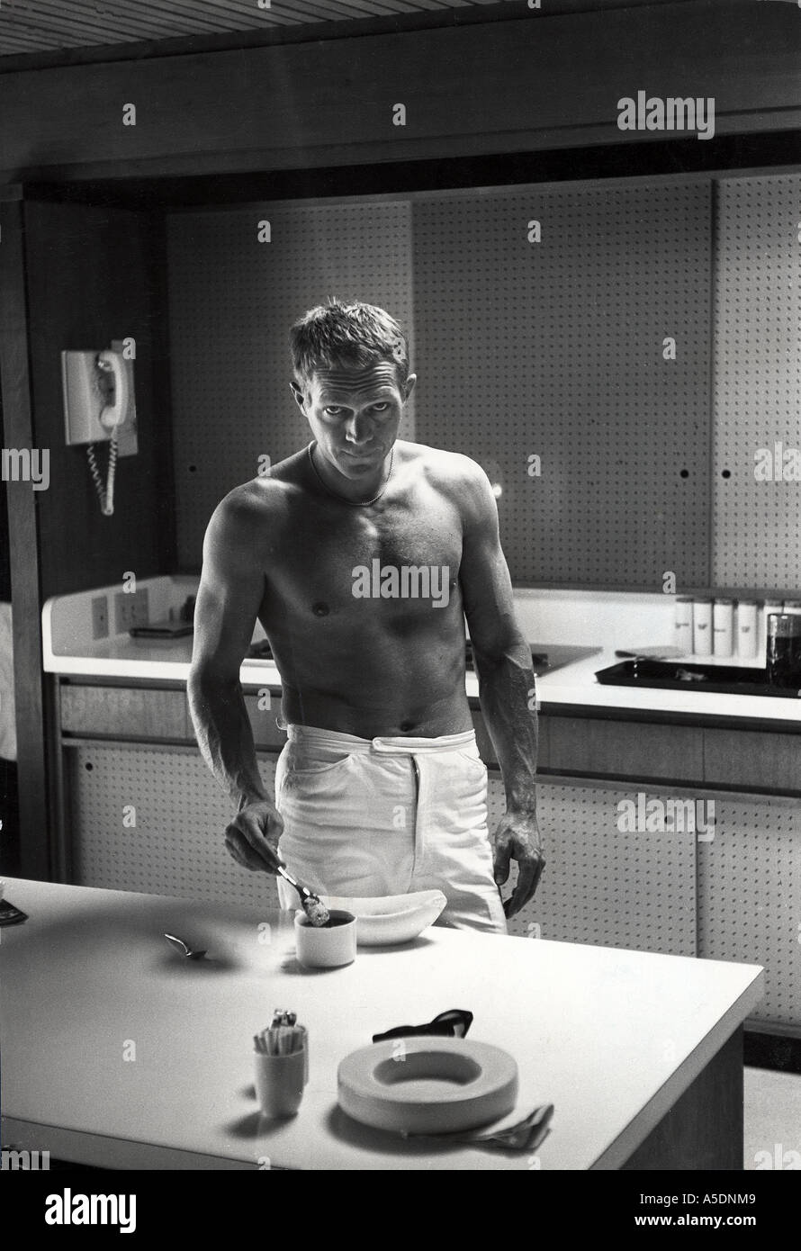 STEVE MCQUEEN US actor making coffee in his kitchen Stock Photo