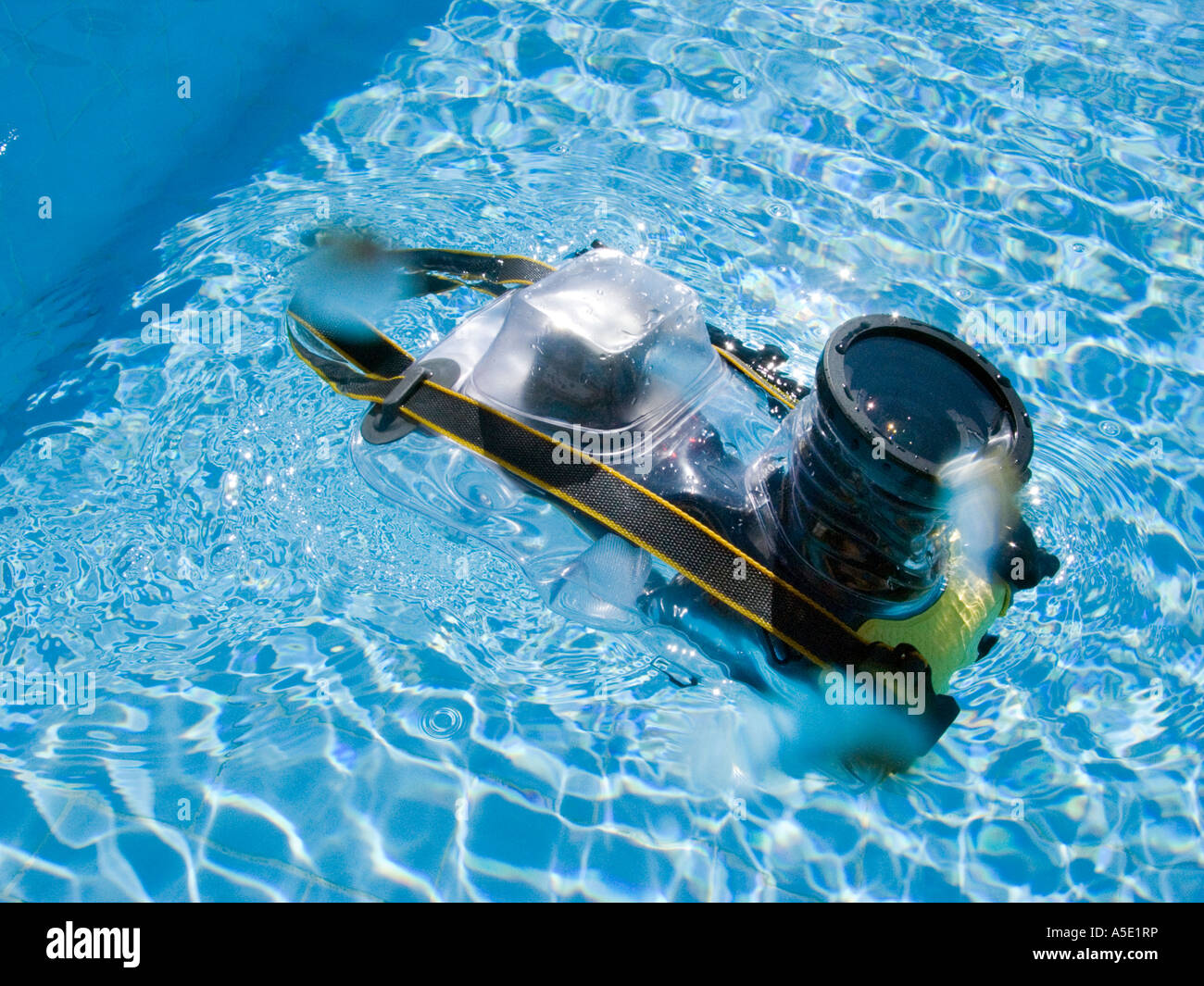 photographer reflex camera lense flash under water underwater submarine