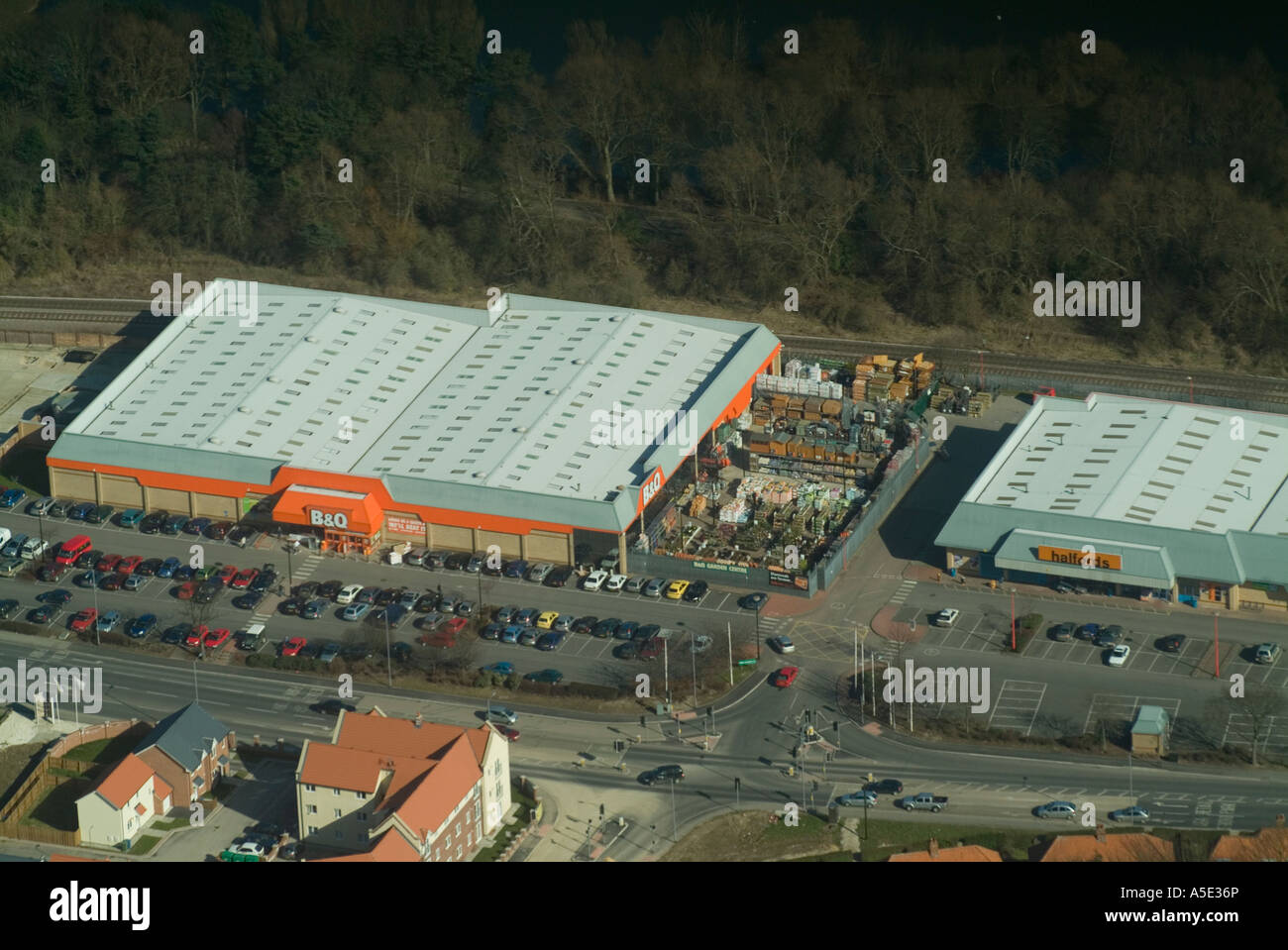 B Q and Halfords on the retail park seamer road scarborough Stock Photo