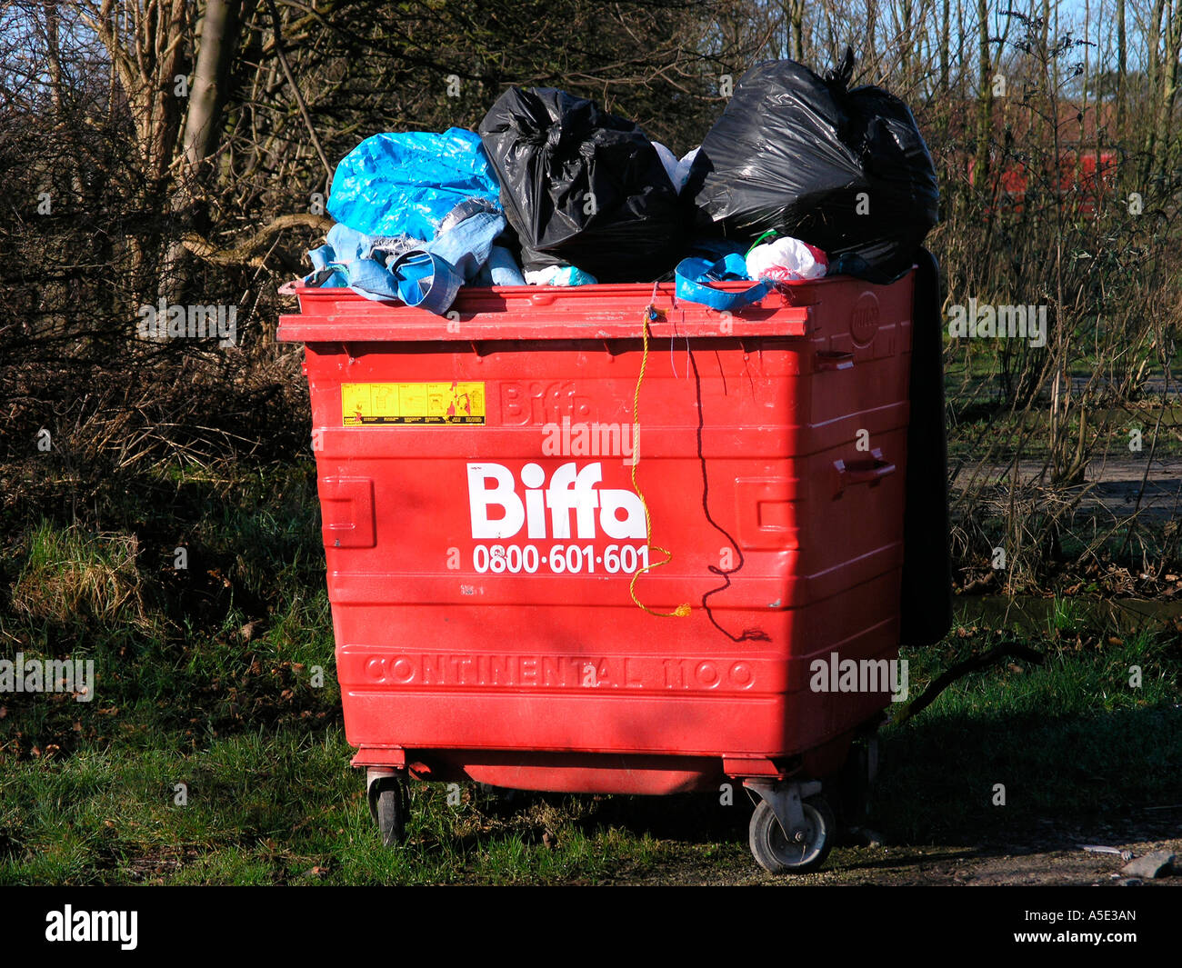 Bin bins skip skips hires stock photography and images Alamy