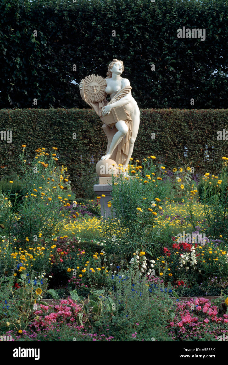 Hannover-Herrenhausen, Großer Garten, 'Niederdeutscher Blumengarten, ''Die Wahrheit'' von Eversmann' Stock Photo