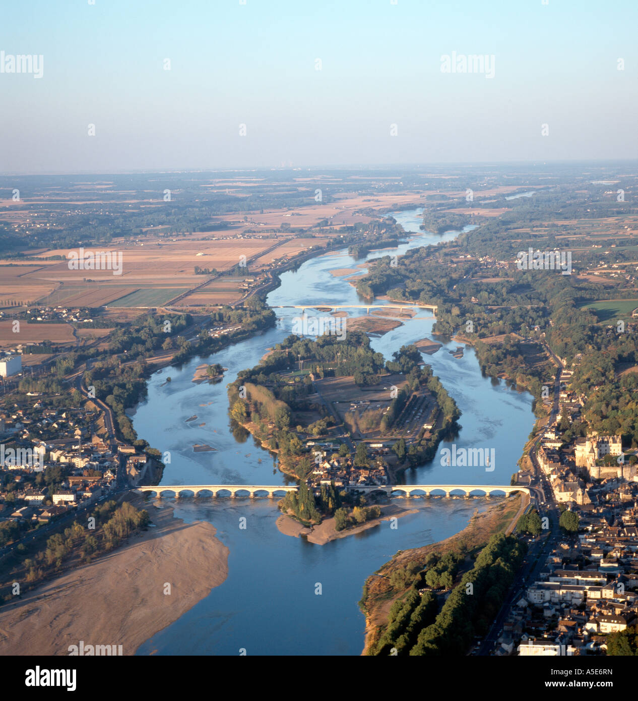 Amboise, Schloß, Blick über die Loire (Luftbild) Stock Photo