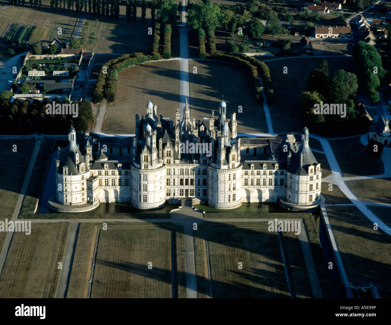 Chambord, Schloß, Blick von Westen (Luftbild) Stock Photo
