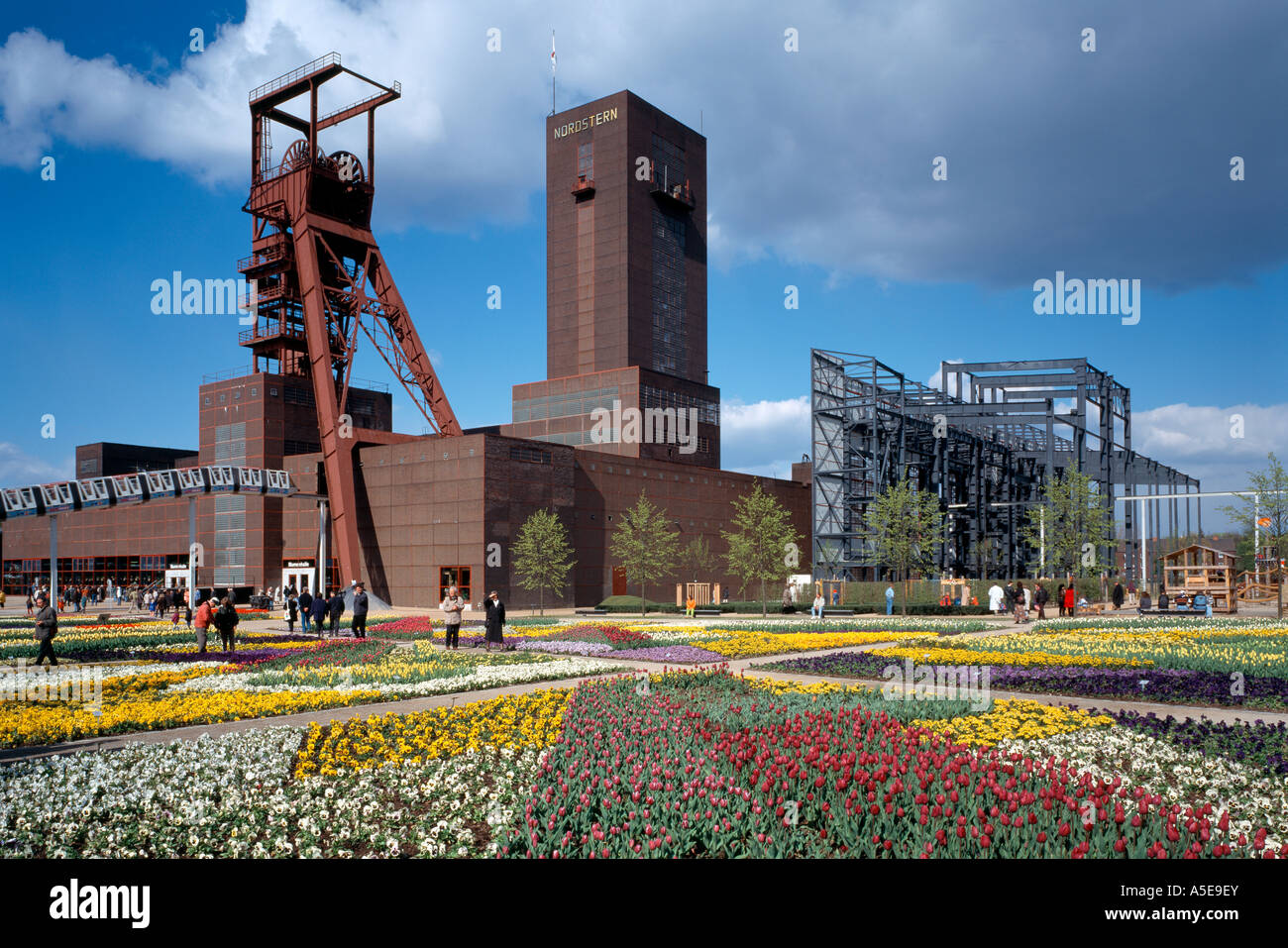 Gelsenkirchen, ehemalige Zeche Nordstern, BUGA 97, Fördertürme und Fassade des Kesselhauses Stock Photo