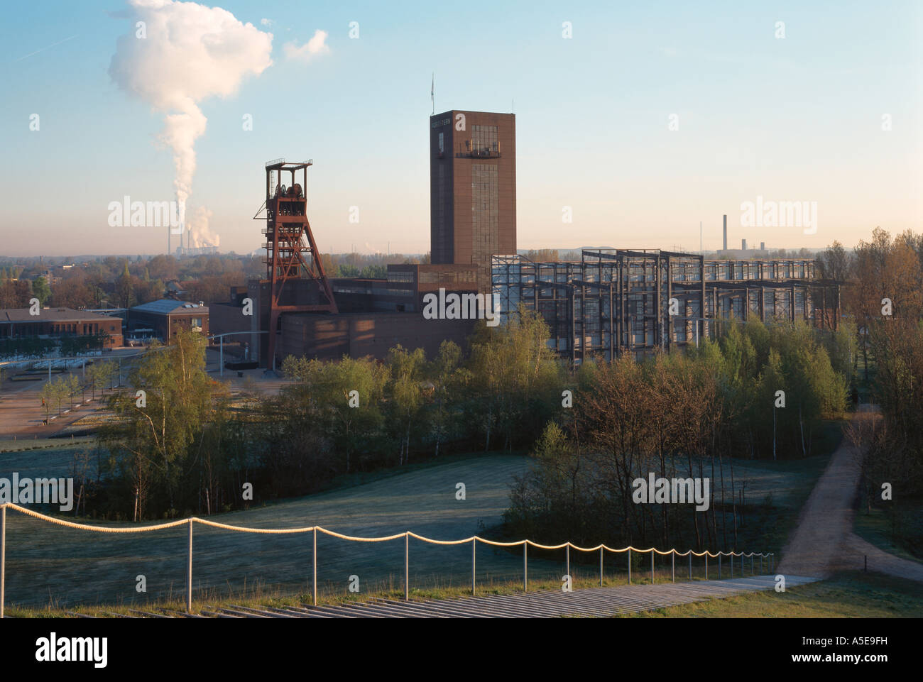 Gelsenkirchen, ehemalige Zeche Nordstern, BUGA 97, Blick von Pyramide auf Fördertürme und Kesselhaus Stock Photo