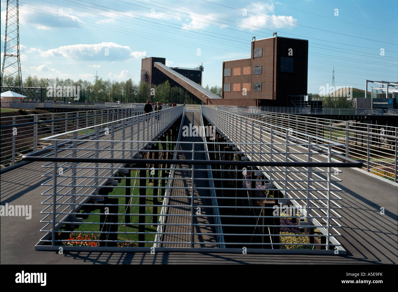 Gelsenkirchen, ehemalige Zeche Nordstern, BUGA 97, Kohlenmischanlage mit Stegen Stock Photo