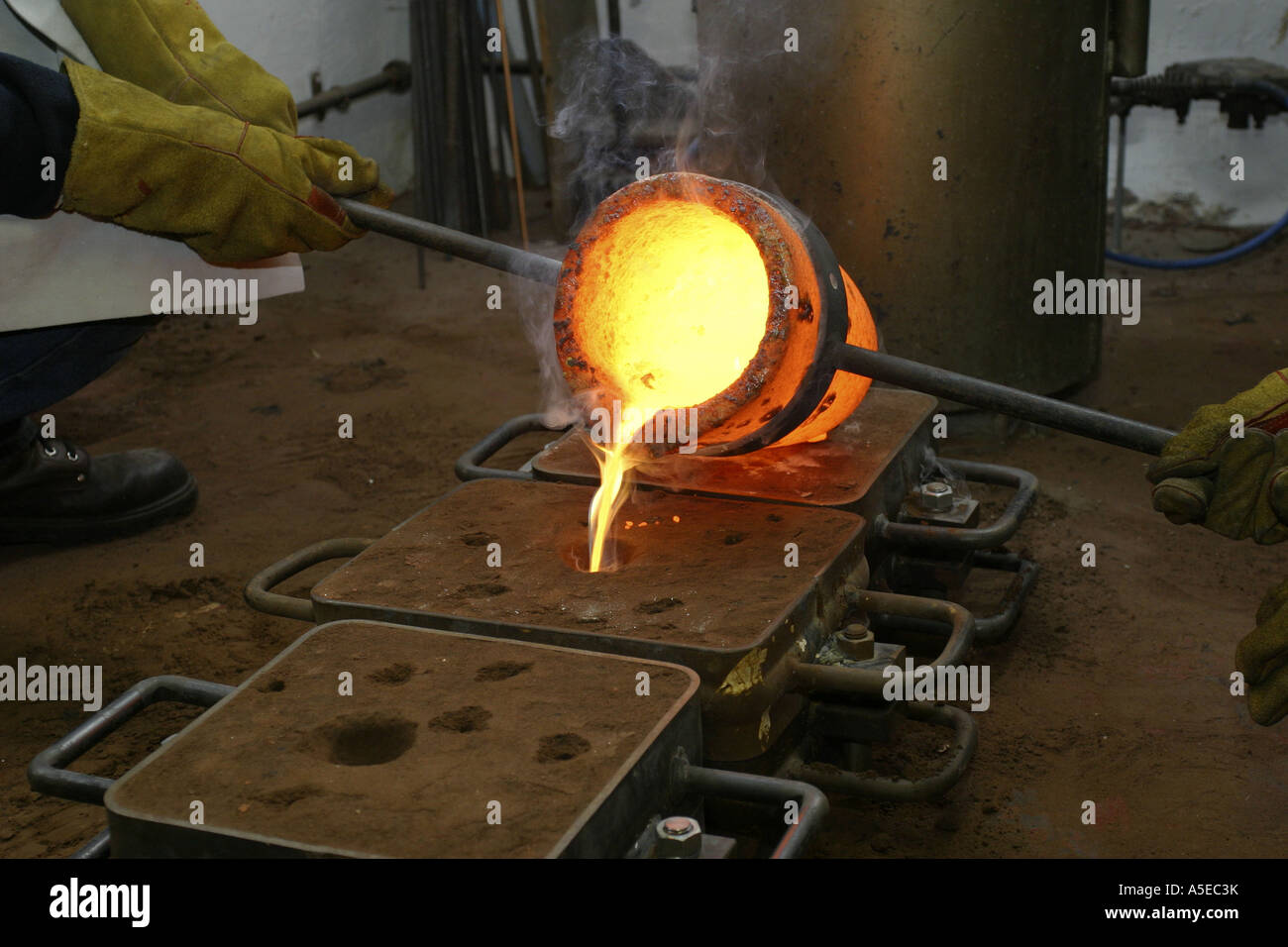 Bronze, casting, crucible Stock Photo Alamy