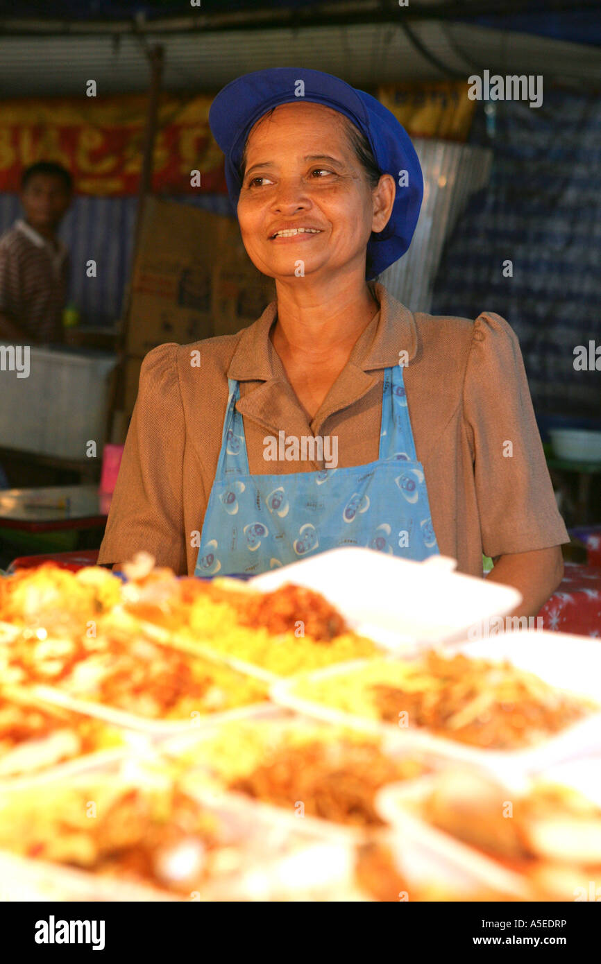 woman sales thai food on market in Thailand Stock Photo - Alamy