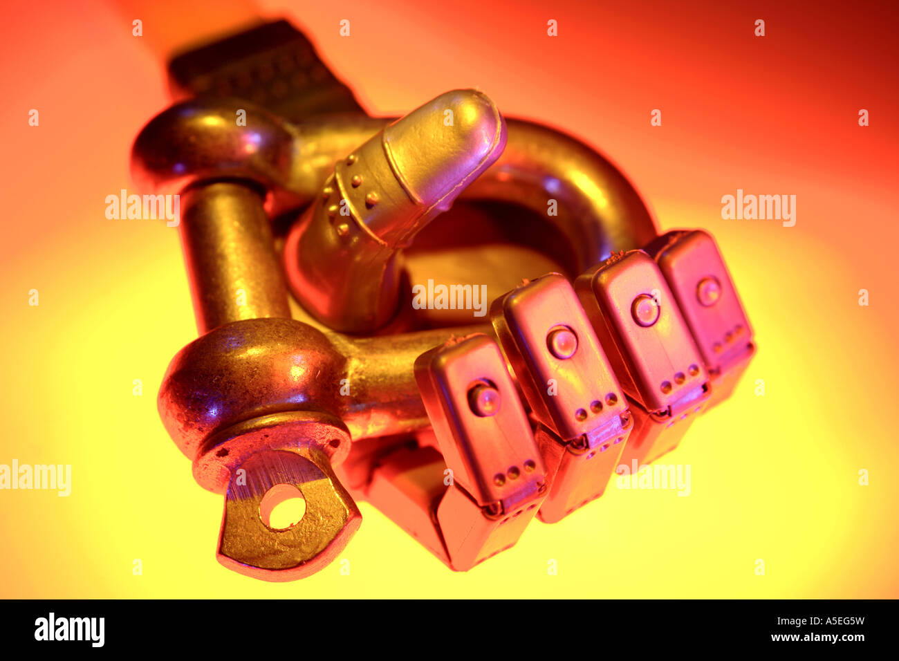 Robot hand holding metal shackle Stock Photo - Alamy