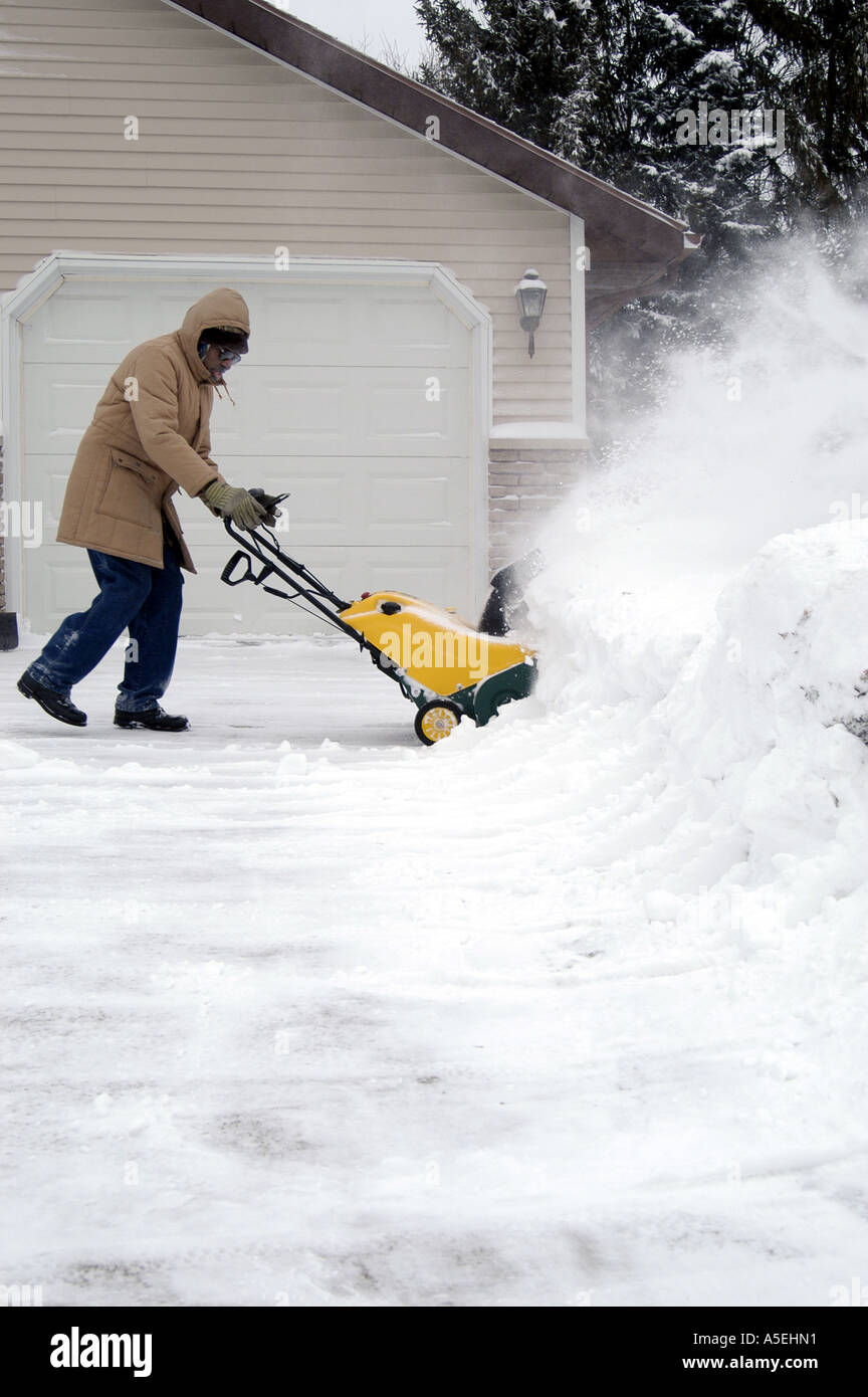 Snow sale throwing shovel
