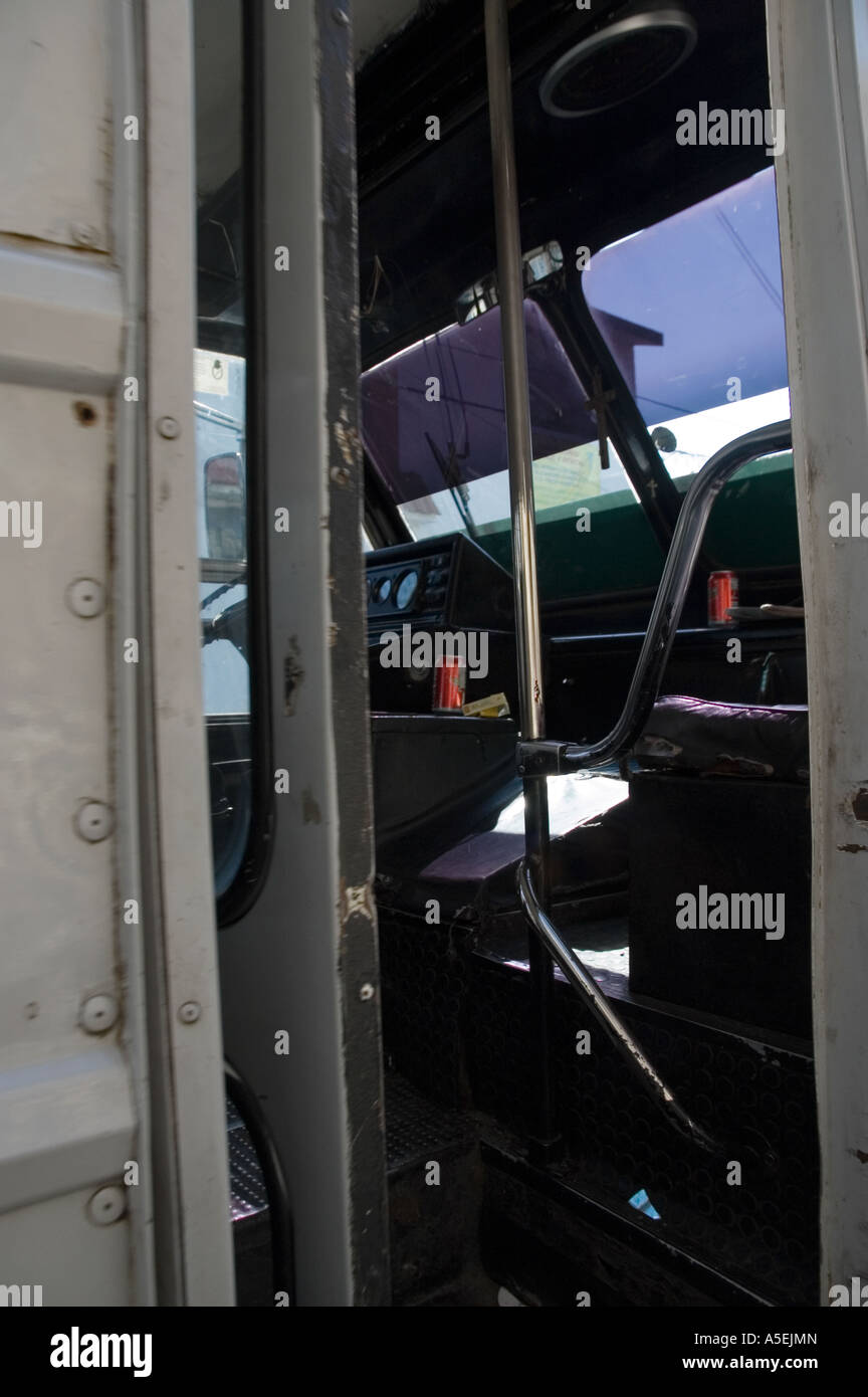 Xochimilco Bus Overturn Leaves 20 Injured See The Rescue Effort - dcd97rr