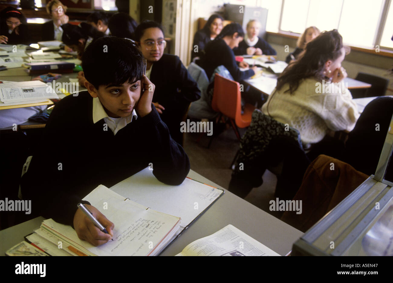 School 1990s UK. Ethnic diversity asian boys girls in classroom Secondary school Greenford High School, Middlesex  London 1990 England HOMER SYKES Stock Photo