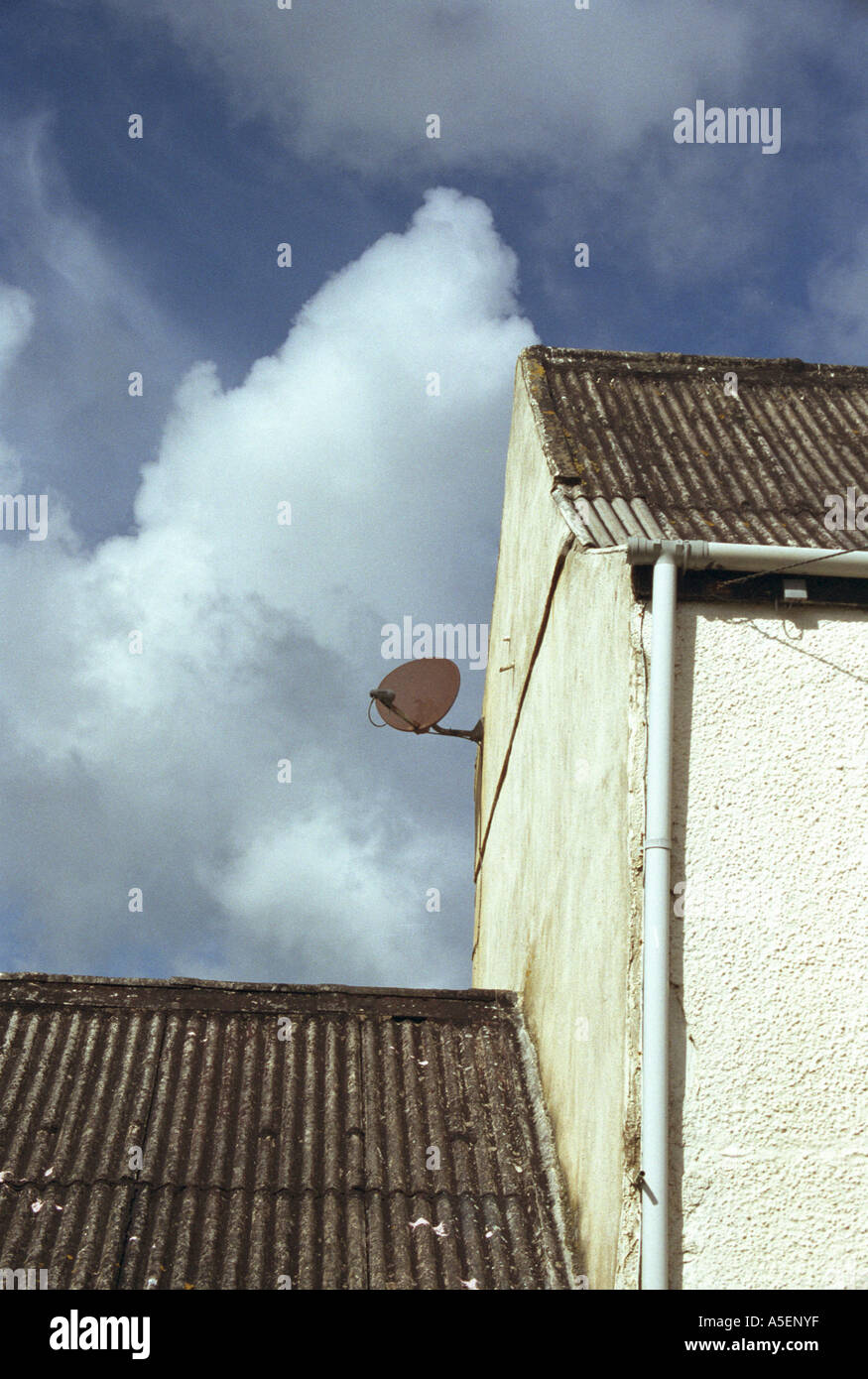 Tv aerial on side of house hi-res stock photography and images - Alamy