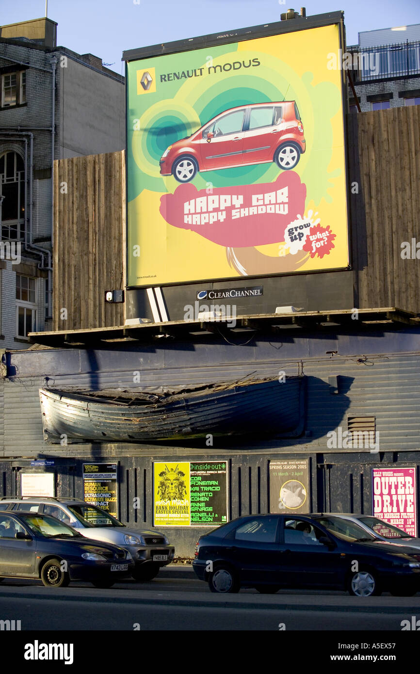 SCOTLAND GLASGOW BILLBOARD ADVERTISING A RENAULT MODUS ABOVE A BOAT