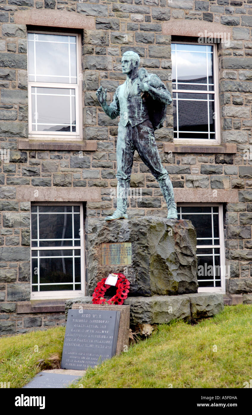 Statue of Ellis Humphrey Evans HEDD WYN at Trawsfynydd Gwynedd North Wales UK Stock Photo