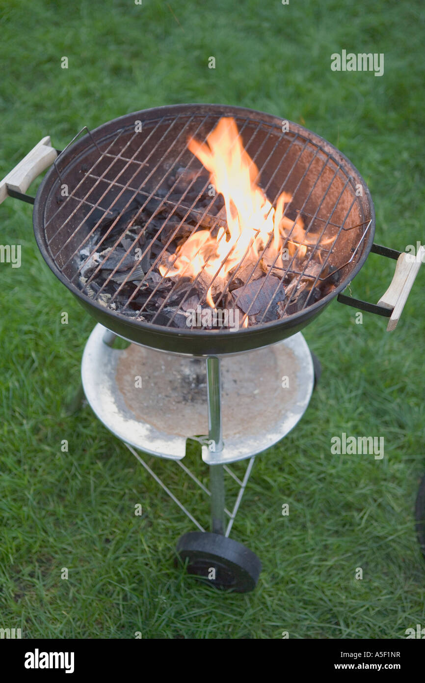 Grill fire cook hi-res stock photography and images - Alamy