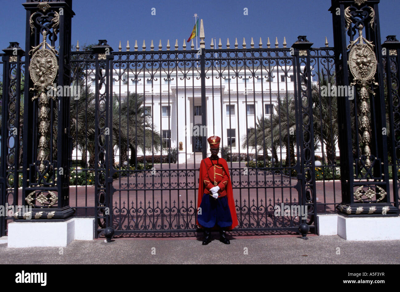 A soldier stands guard in front of the President s palace in Dakar Senegal Stock Photo