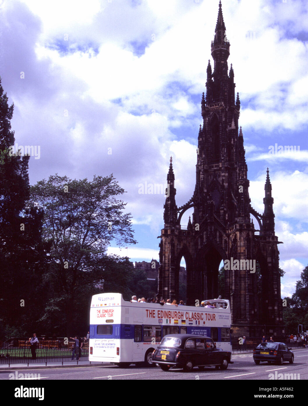 Edinburgh tour bus in Princes Street with Walter Scott Monument in background Stock Photo