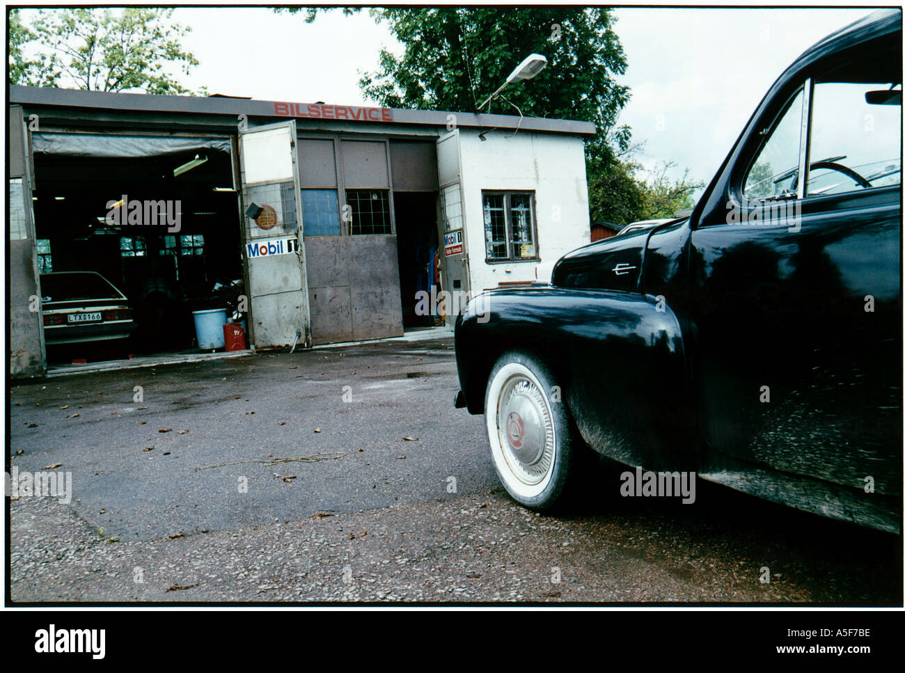 Old car repair shop hi-res stock photography and images - Alamy