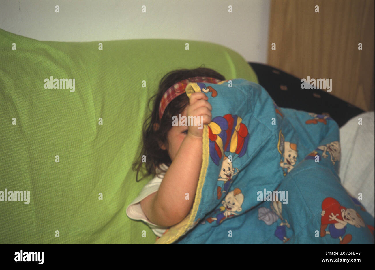 Children hide blanket hi-res stock photography and images - Alamy