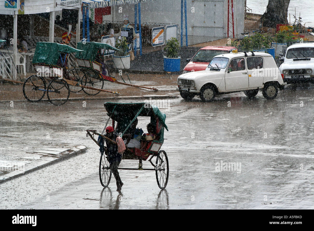 Madagascar, Pousse Pousse, peditaxi, driver pulling through a heavy rain, Toliara ( Tulear ) Stock Photo