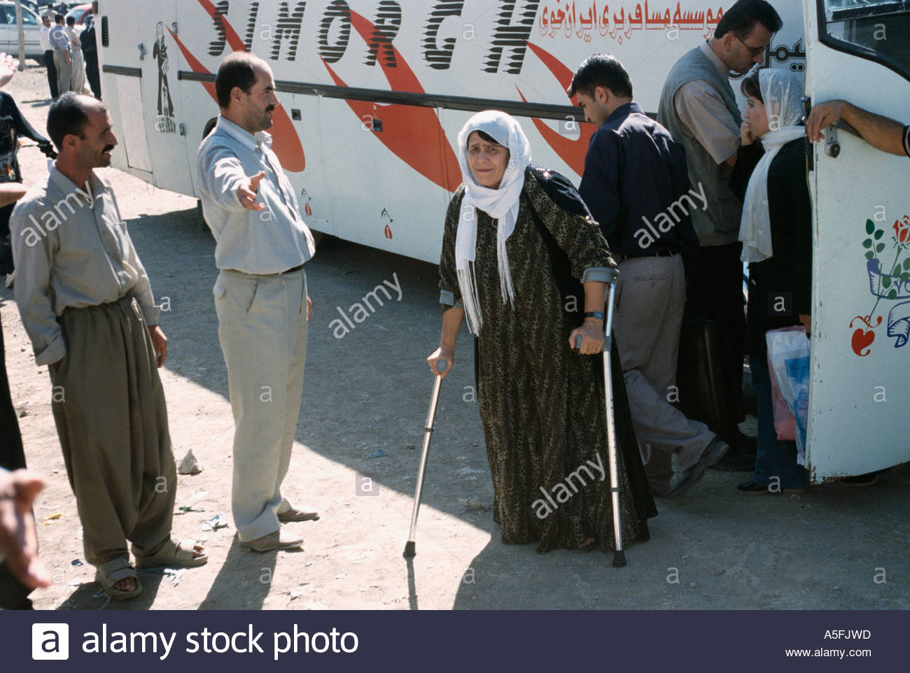 Kurdish Woman With Crutches Returning From Exile In Iran Kurdistan Stock Photo Alamy Kurdish Woman With Crutches Returning From Exile In Iran Kurdistan Stock Photo Alamy
