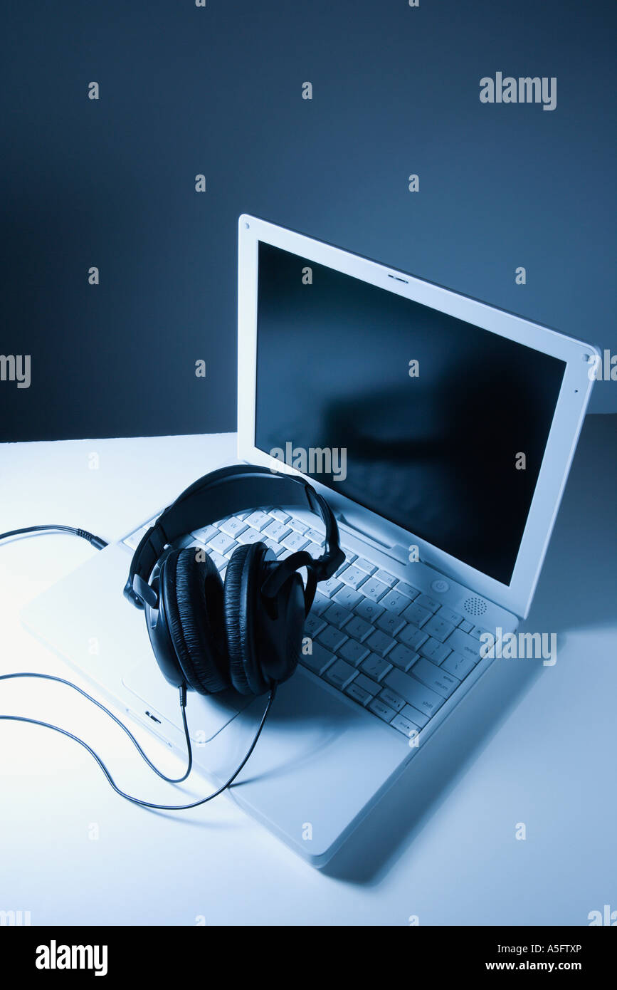 Headphones on computer hi-res stock photography and images - Alamy