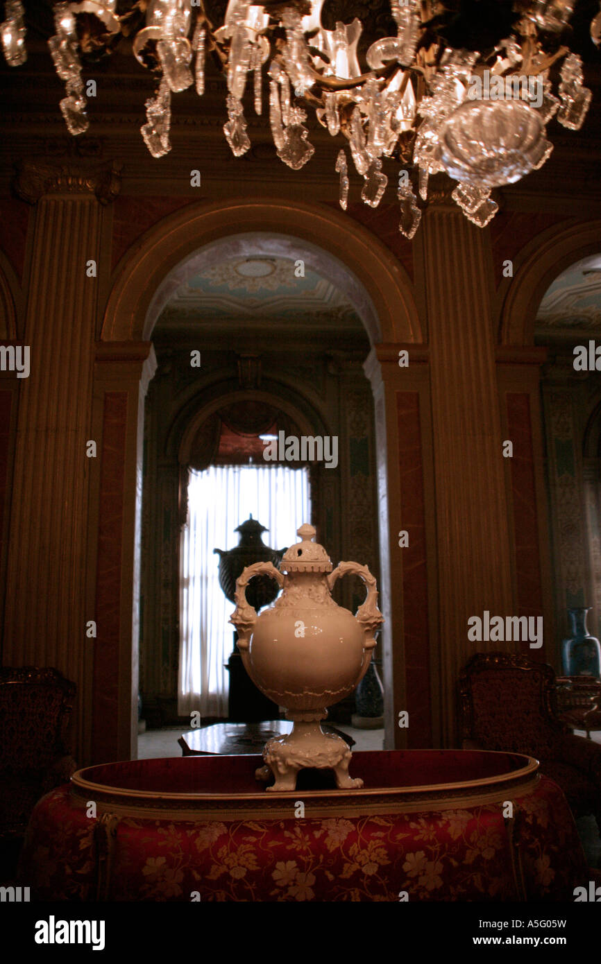 Dolmabahce interior hi-res stock photography and images - Alamy