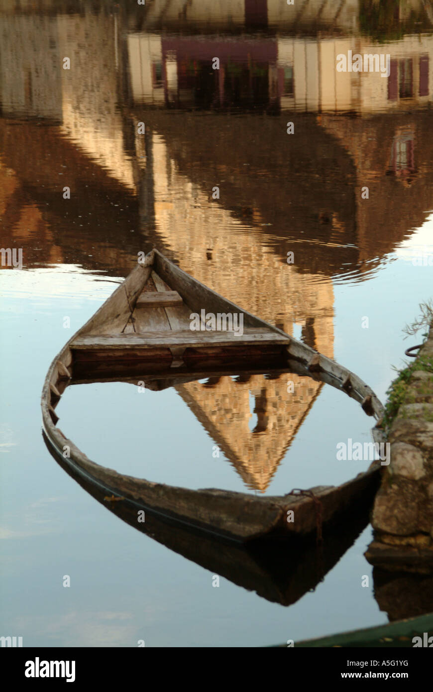 Row boat waterlogged reflection hires stock photography and images Alamy
