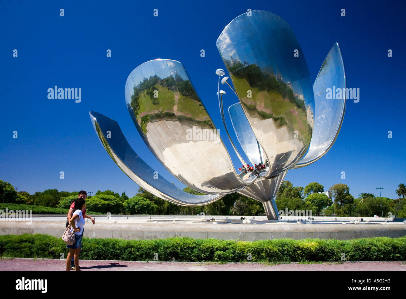 Floralis Generica Gigantic Flower Eduardo Catalano Plaza Naciones Unidas Buenoa Aires Argentina South America Stock Photo