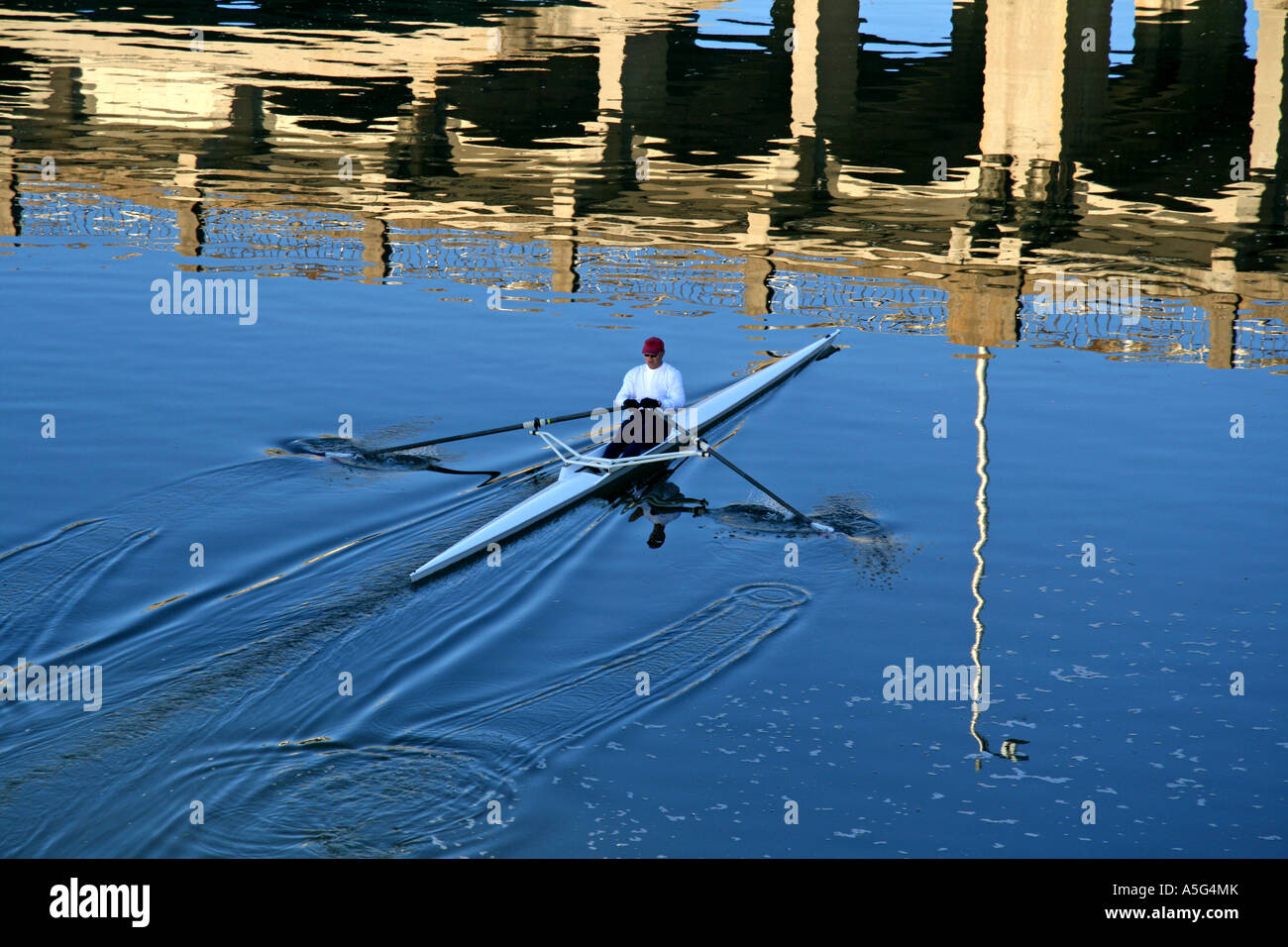 Rowing boat wake hi-res stock photography and images - Alamy